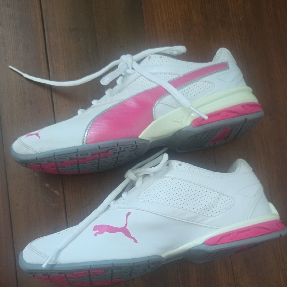 Puma White and Pink Athletic Shoes with Breathable Design - Picture 5 of 12